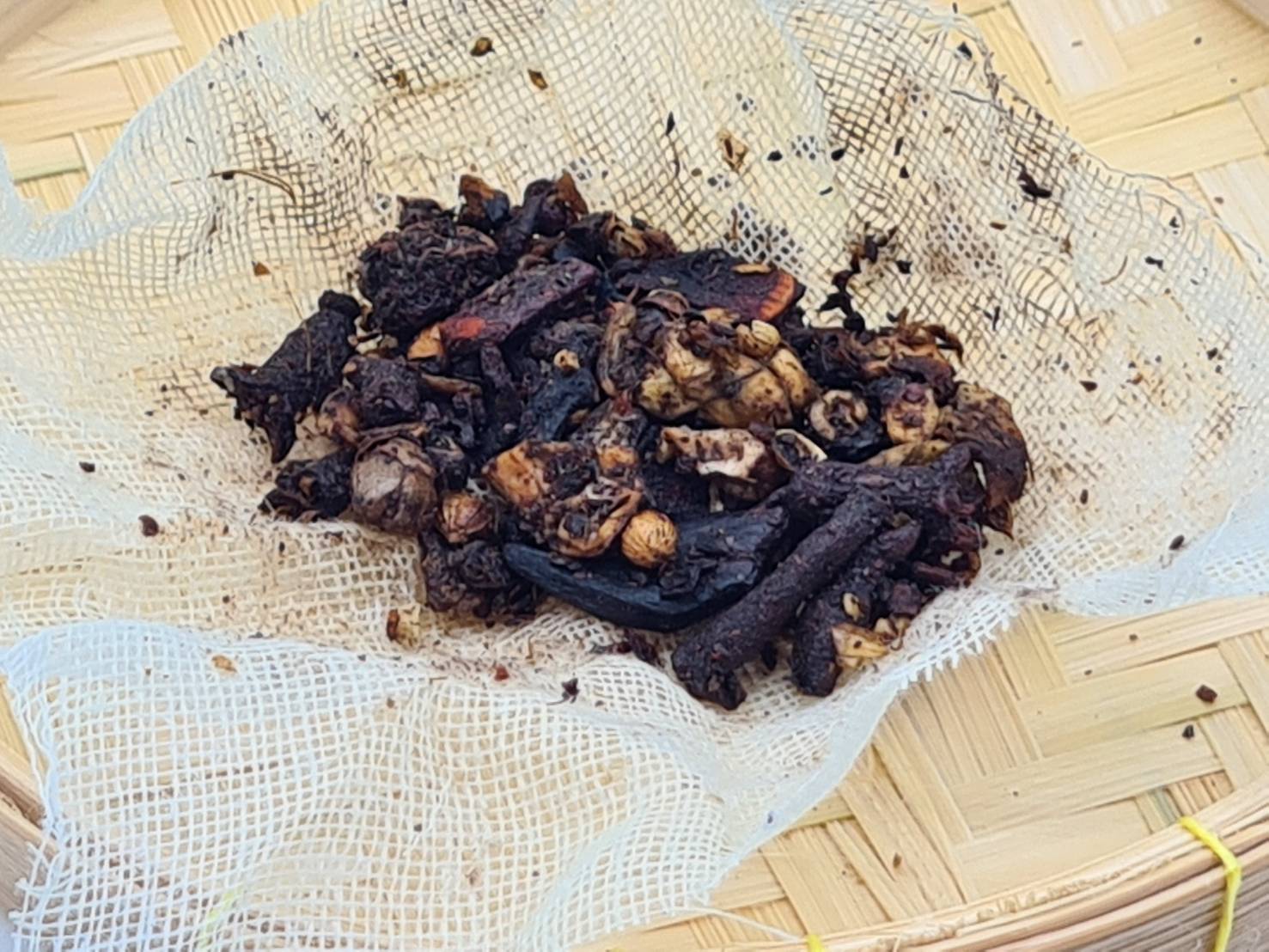 Ingredient Thai Herbal Inhaler Herbal Plantasia ฺRed Revive Aromatic Herbs